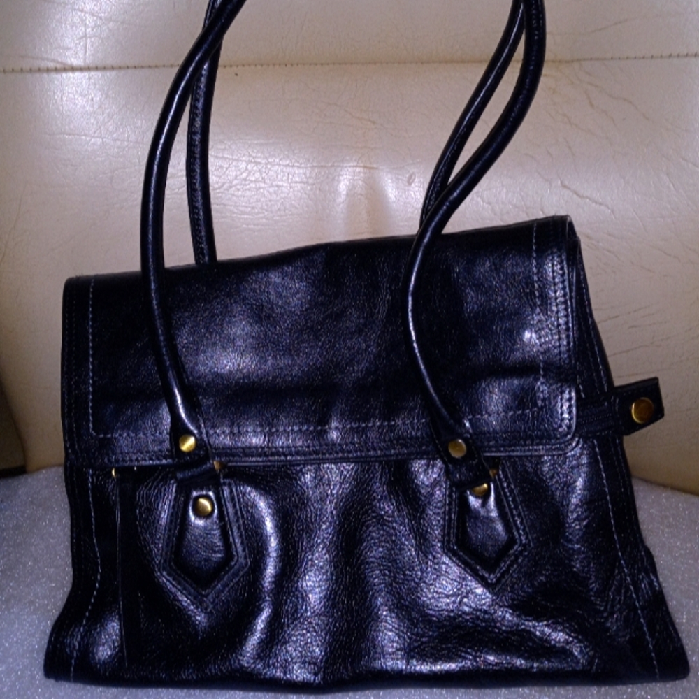 Etienne Aigner Black Leather Shoulder Bag with Classic Design